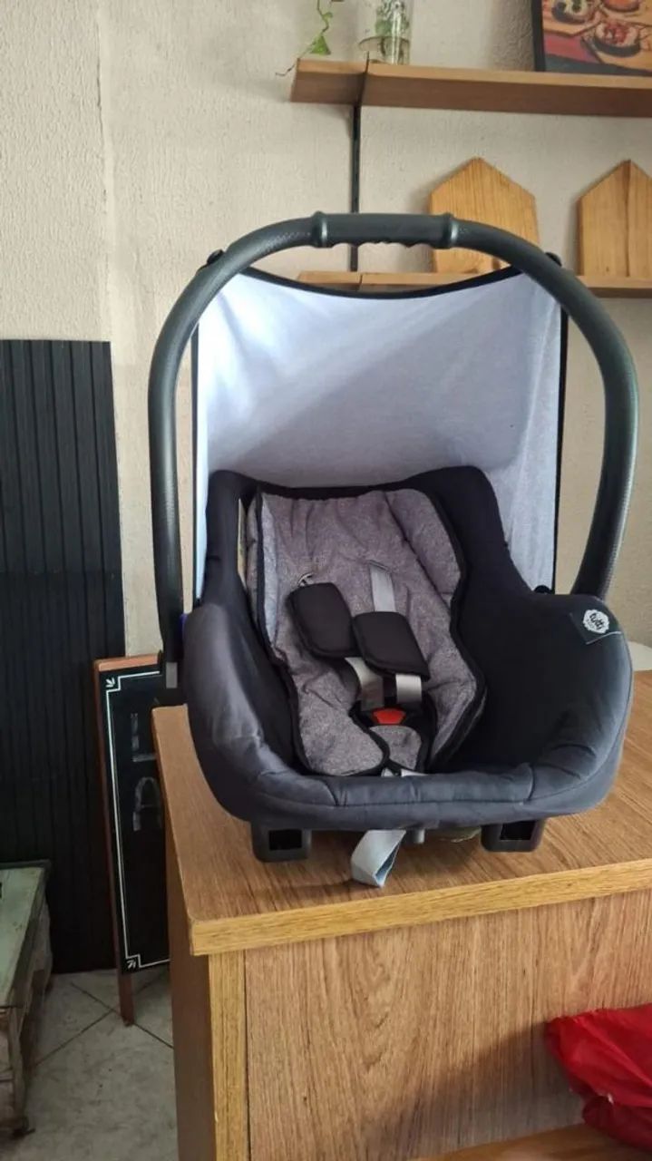 Carrinho de Bebê com Bebê conforto. Leva de brinde uma cortina infantil.  - Foto 2