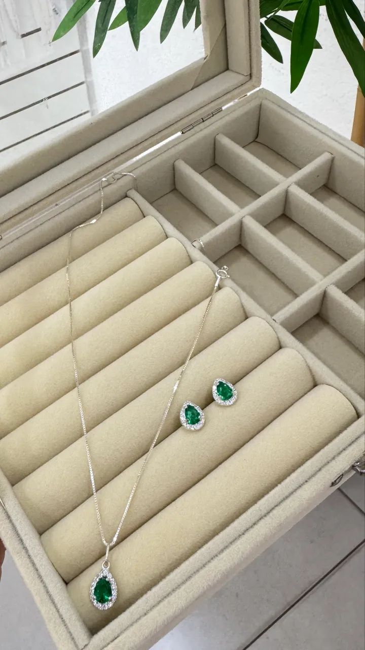 Conjunto gota verde em prata 925