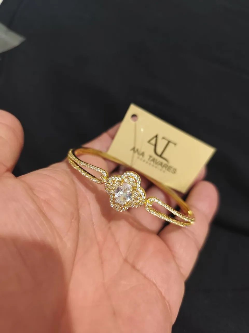 Pulseira com pedras, dourada. Linda peça, Ana Tavares