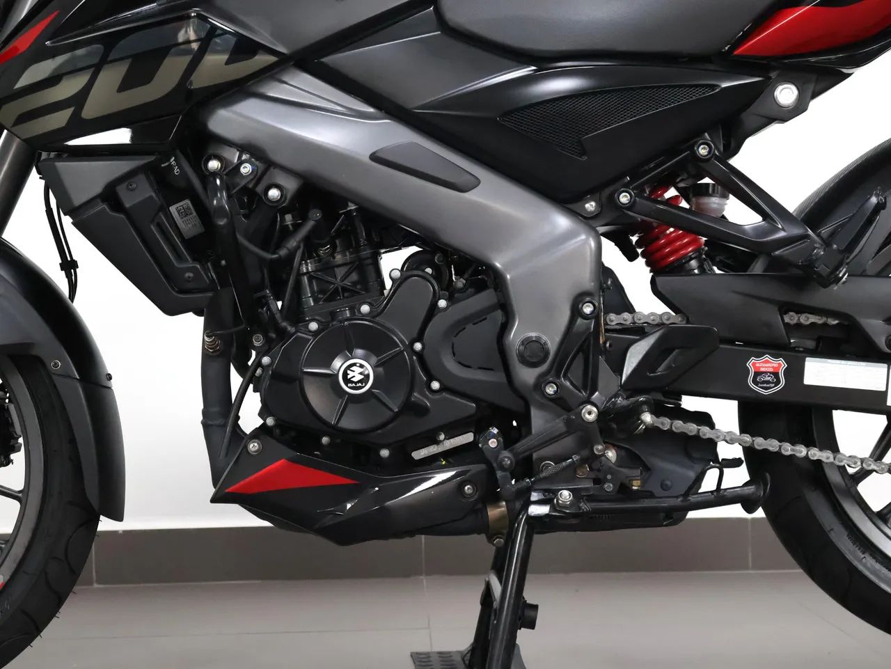 BAJAJ DOMINAR 200 ABS - Foto 4