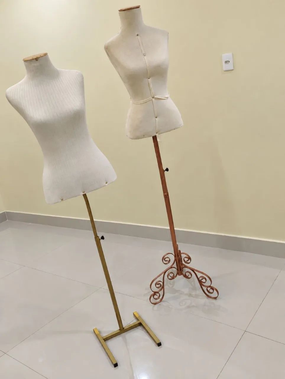 Maniquim um novo e um usado