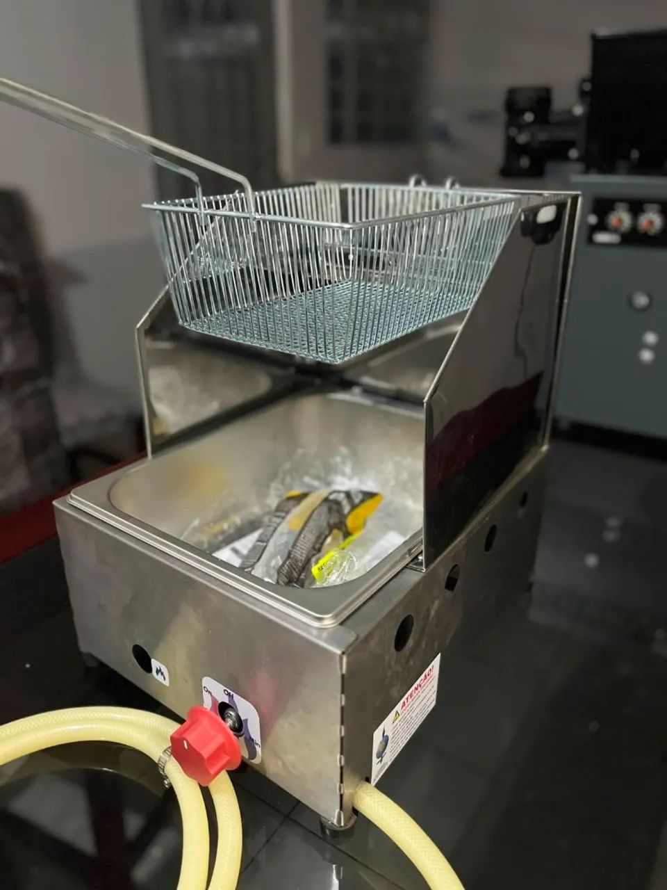 VENDO MÁQUINA DE SALGADO,FRITADEIRA E FREEZER - Foto 5