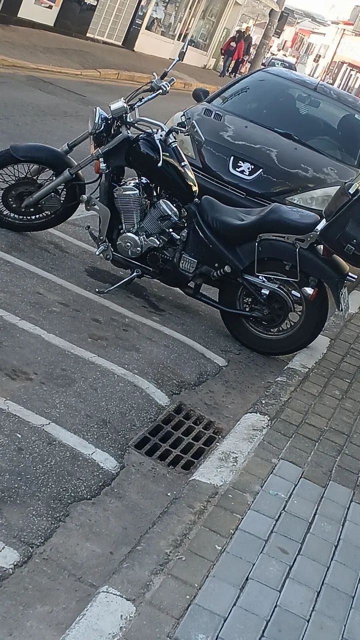 Honda shadow 600 com carburação simples - Foto 4