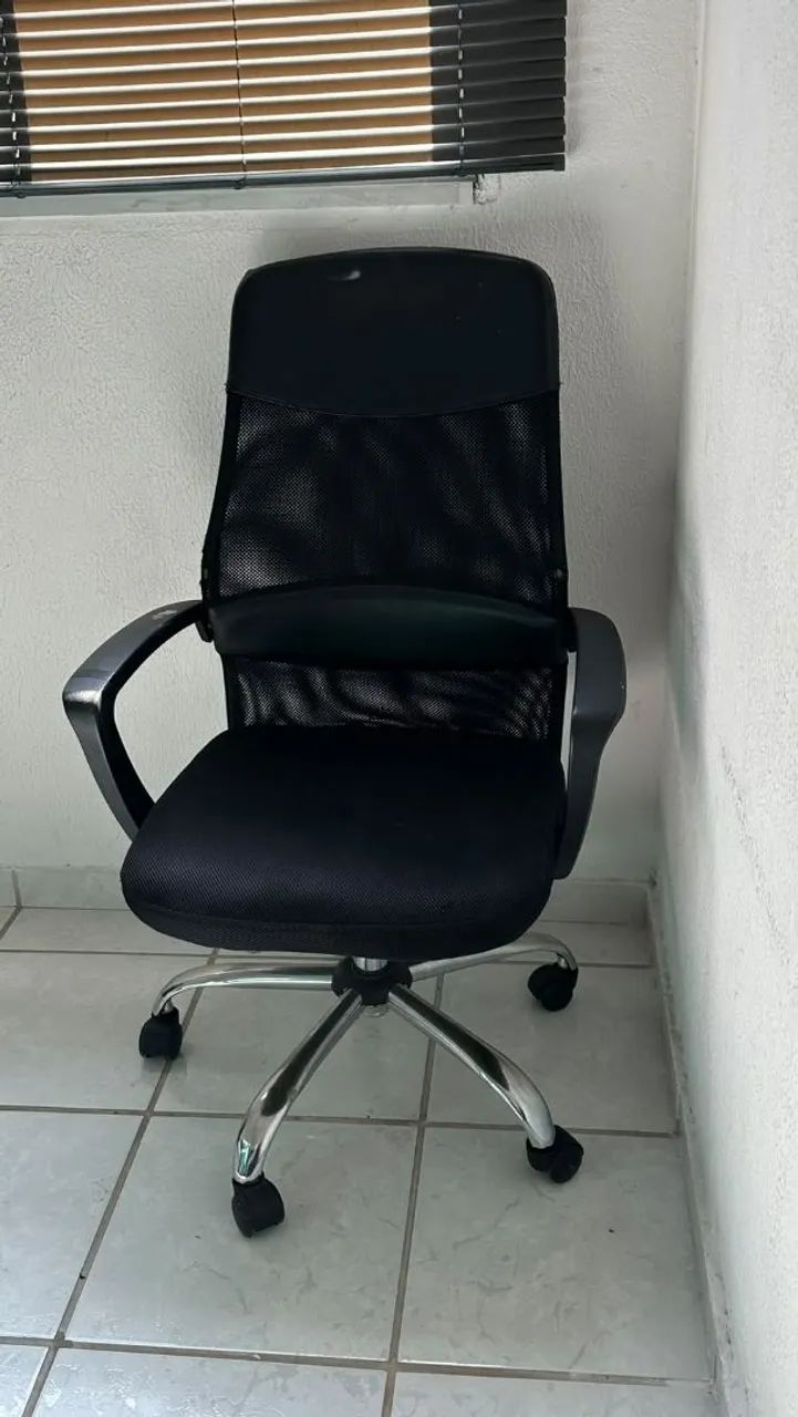 Cadeira giratoria com rodas 