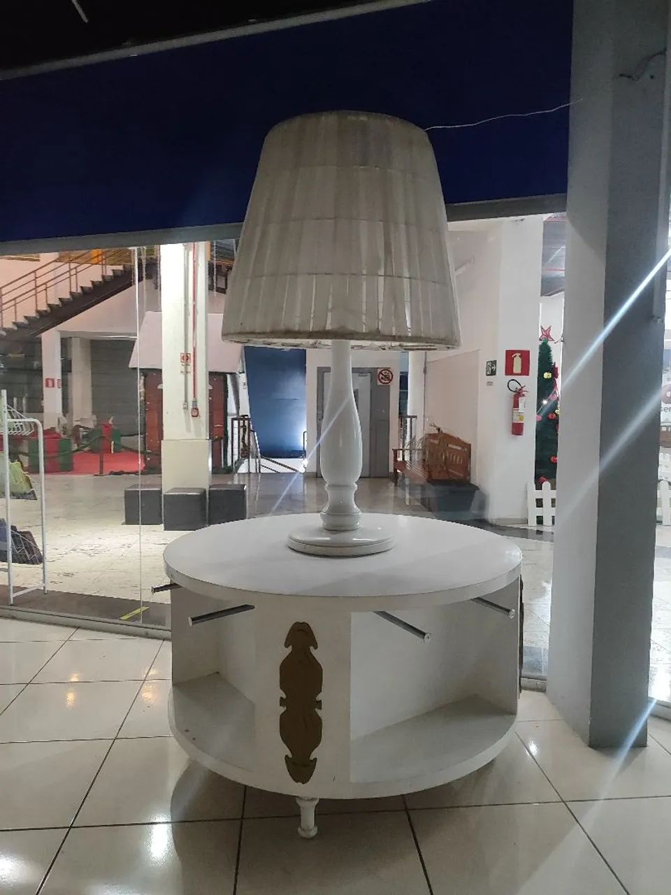Mesa com abajur acesso  - Foto 5