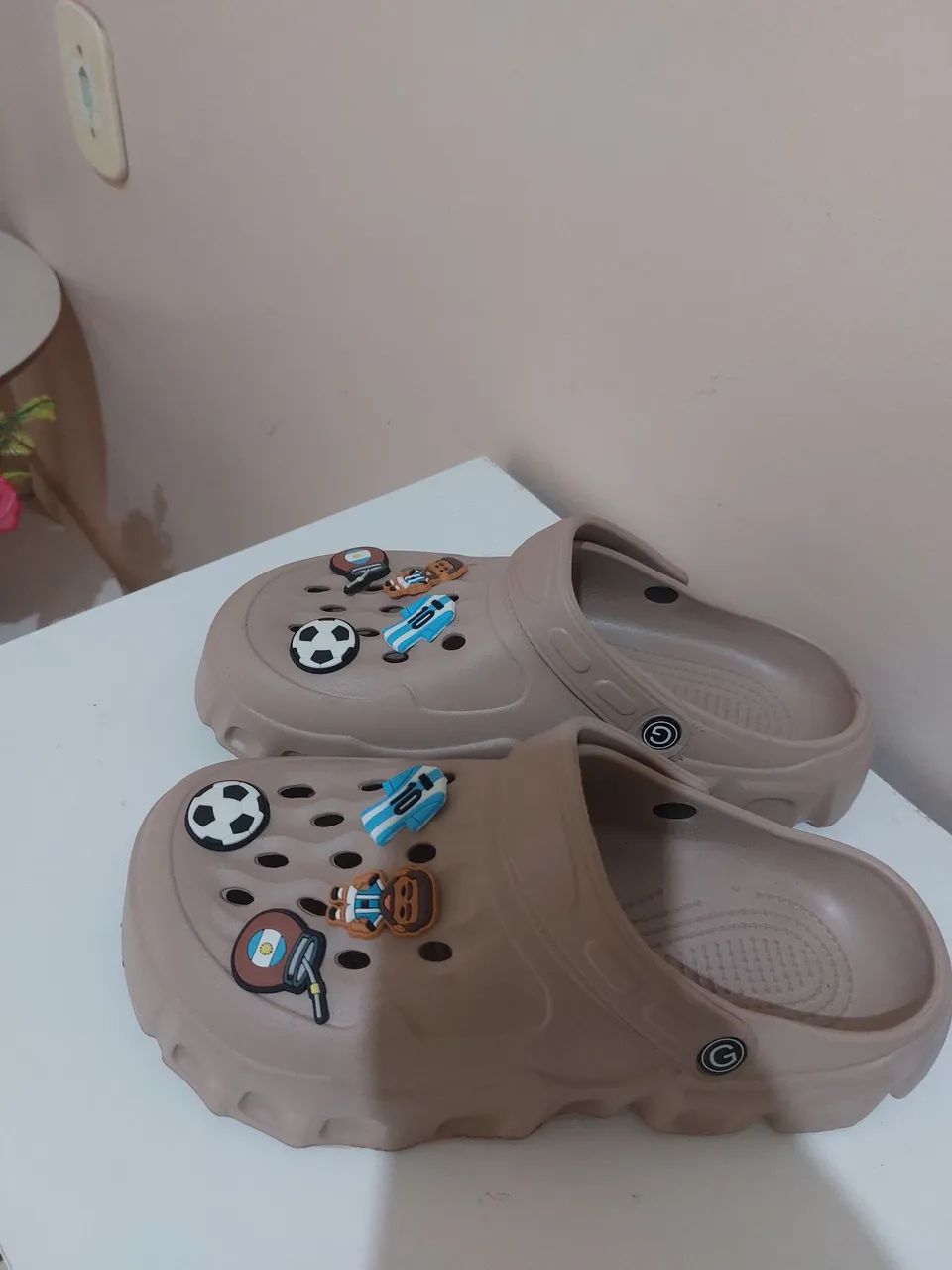 Vendo essas duas crosc novas, preta n 42 e  a bege n 38. - Foto 4