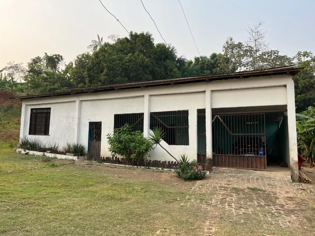 Vende-se ou troca por carro  ou chácara  - Foto 5