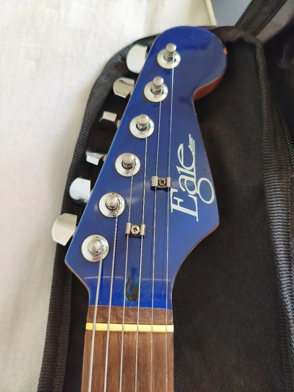 Guitarra stratocaster Eagle + case - Foto 5