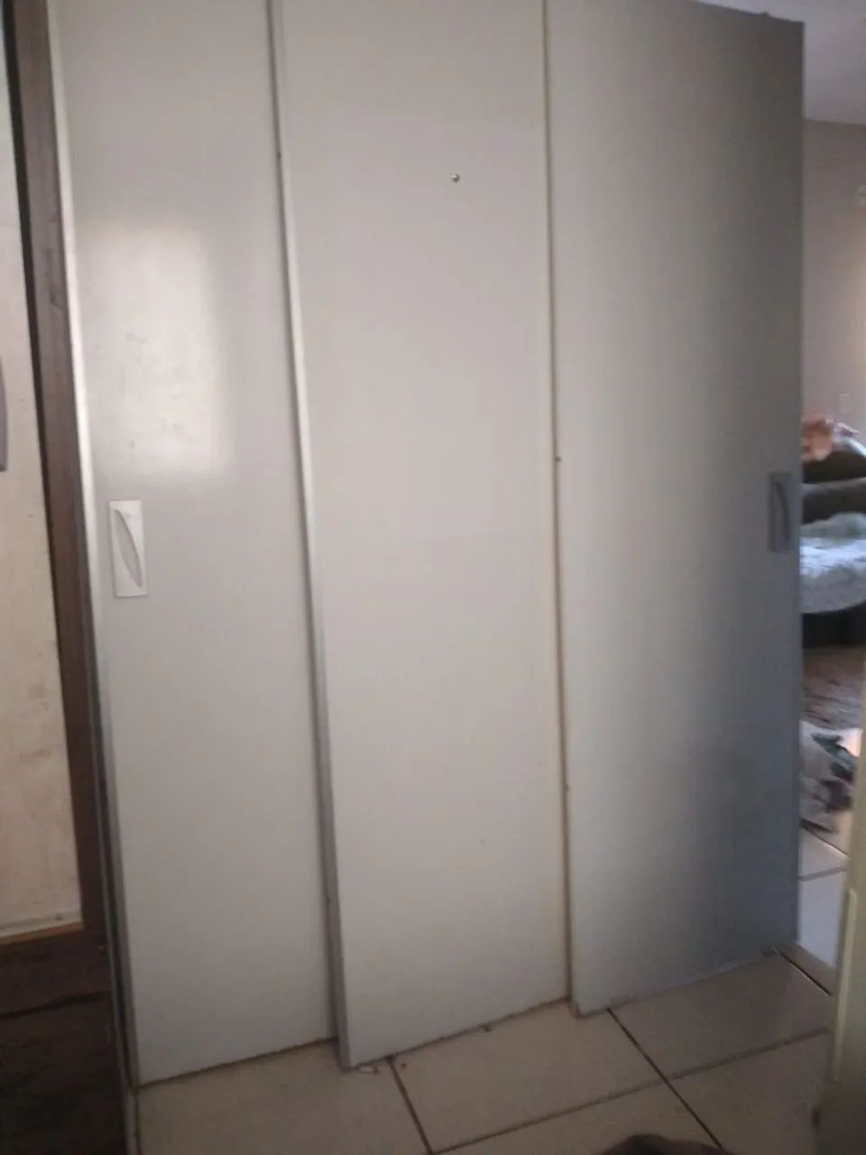 Porta de correr para guardar roupa casal