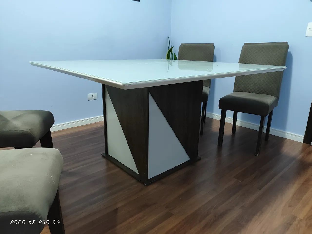 Mesa grande com 4 cadeiras - Foto 2
