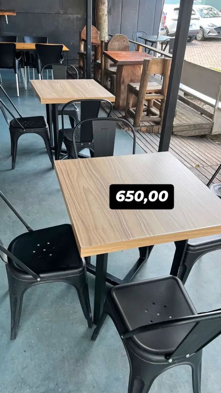 Mesa com  4 cadeiras 