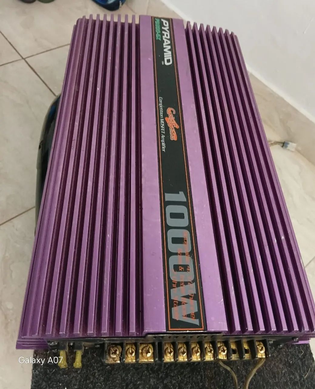 Vendo caixa de som e pirâmide 