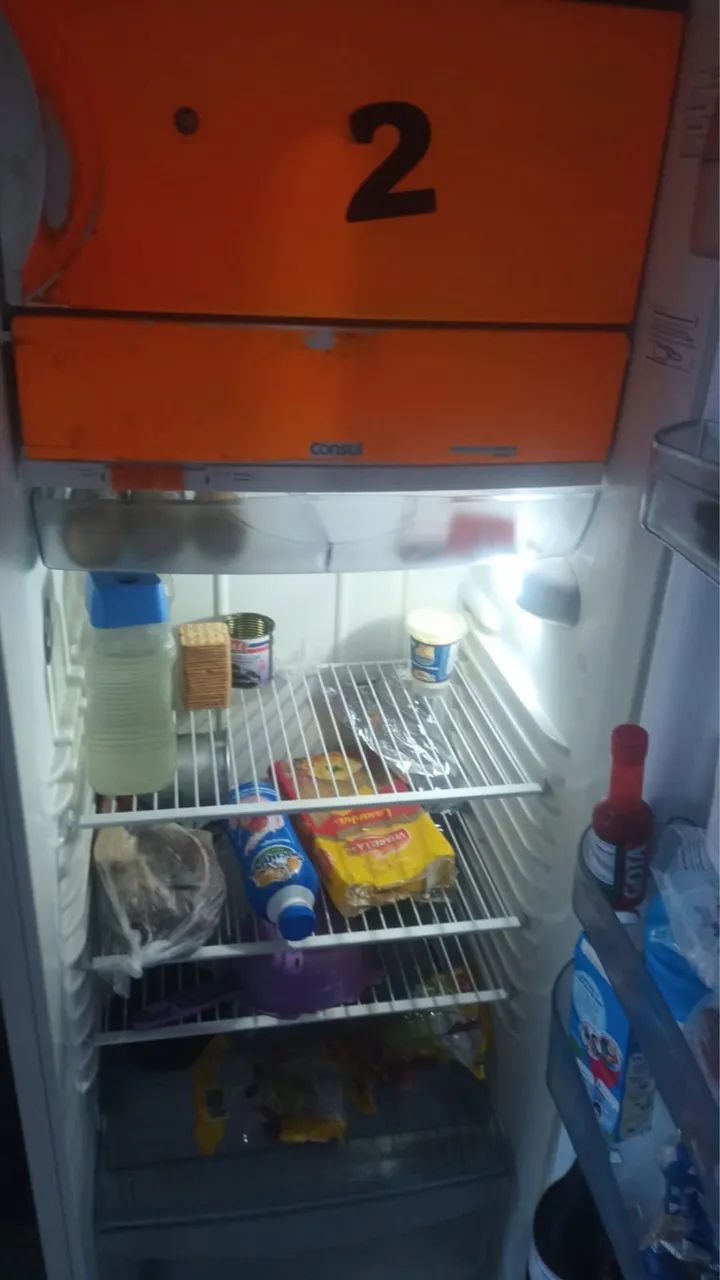 Vendo geladeira em ótimo estado de conservação  - Foto 2