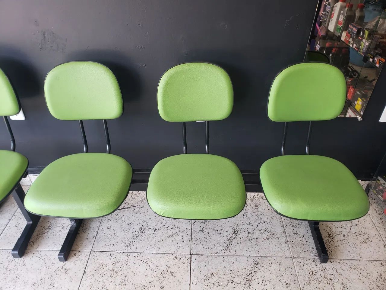 Fileira com 3 cadeiras 