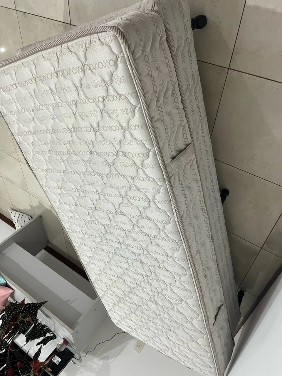 VENDO CAMA BOX DE SOLTEIRO SERTA - Foto 3