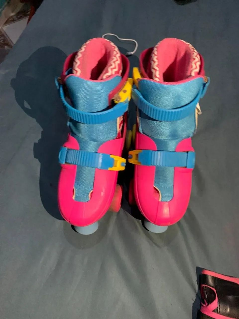 Patins 4 rodas com proteção  - Foto 3