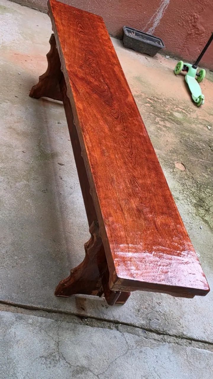 Mesa de madeira maciça com bancos - 2,10mts - Foto 2