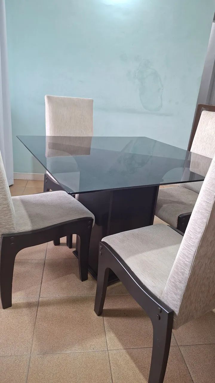 Conjunto Mesa de Jantar com 4 cadeiras