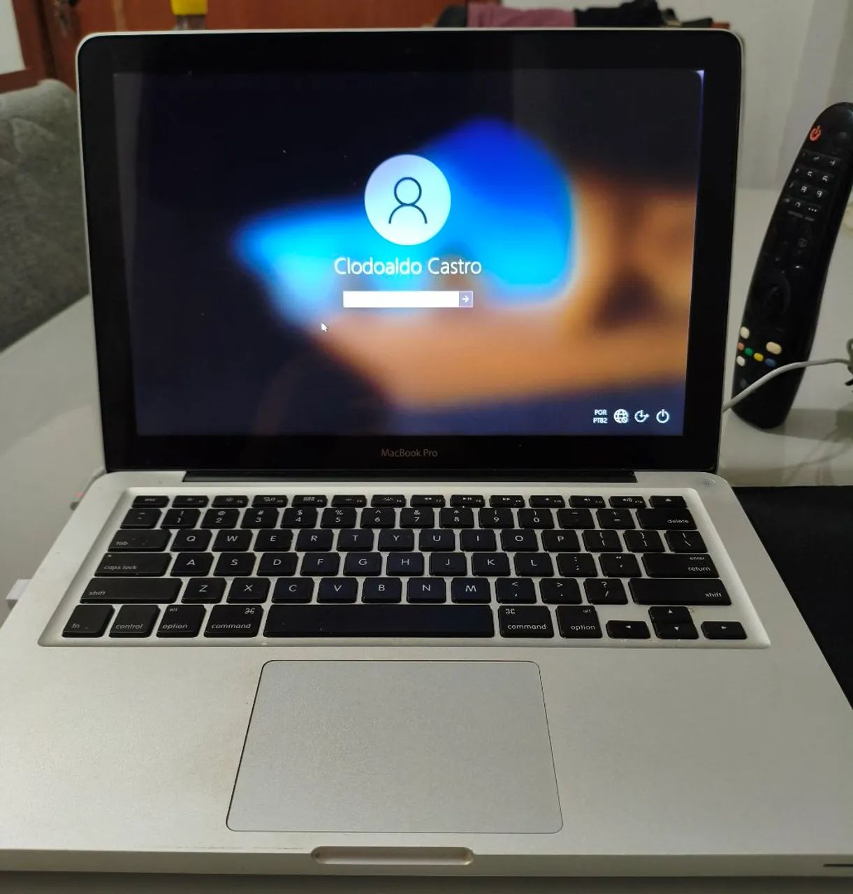 Macbook Pro 2011 Core i5 16GB.