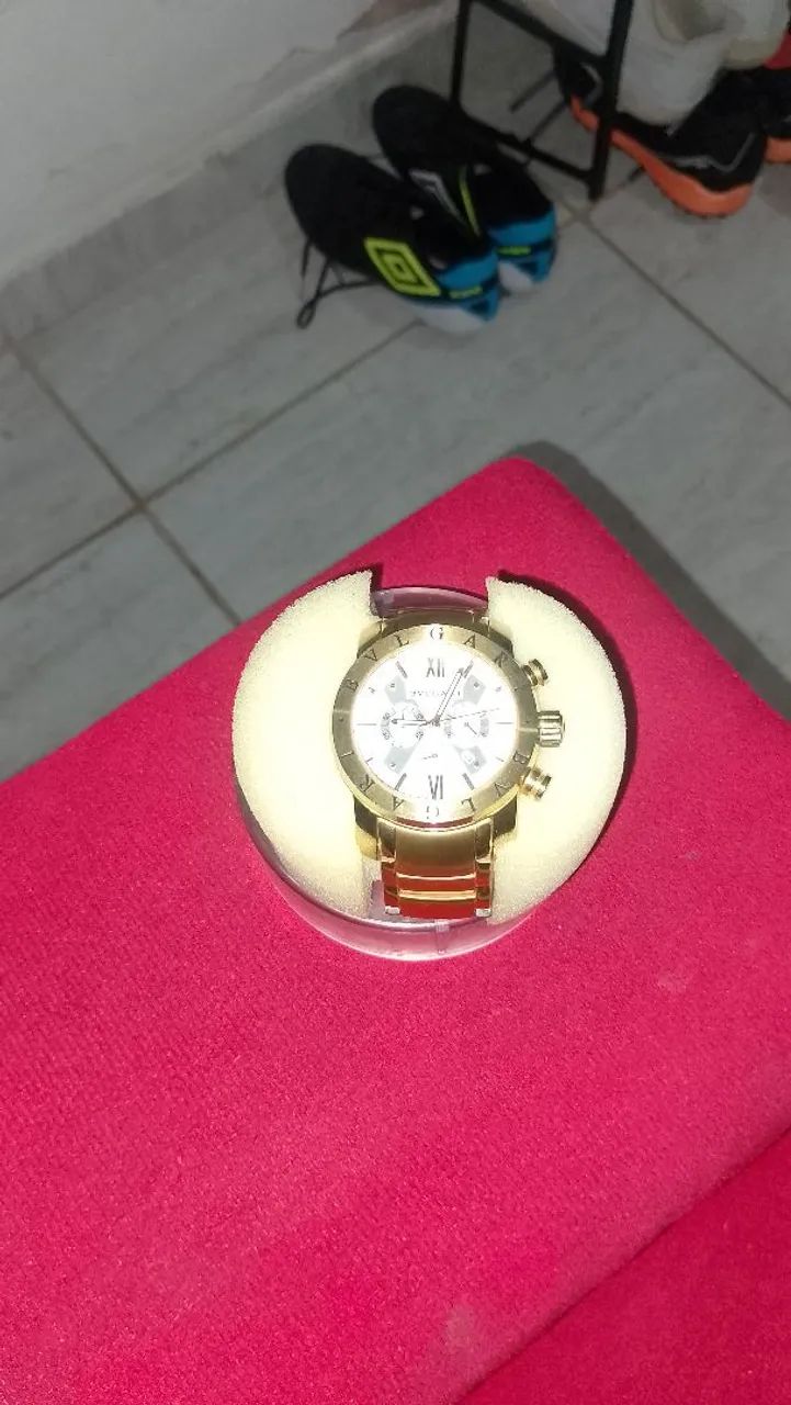 relógio de ouro da BVLGARI