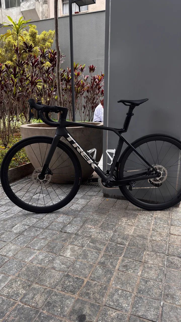 Trek Madone SL 6 AXS - 2025 (Com medidor de potência)