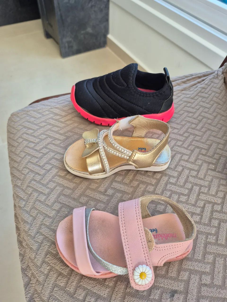 Sandália e tênis 20 e 23