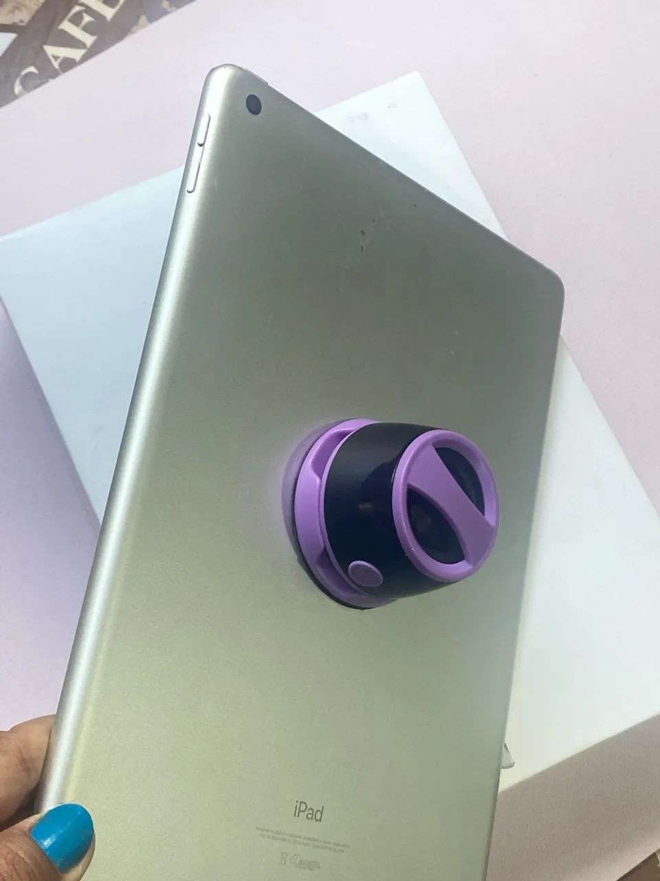 iPad 6ª geração Apple funcionando com alguns detalhes de uso