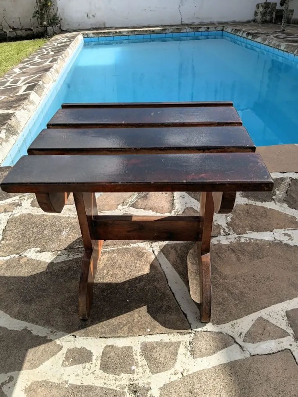 Mesa de madeira com 3 banquetas - Foto 5
