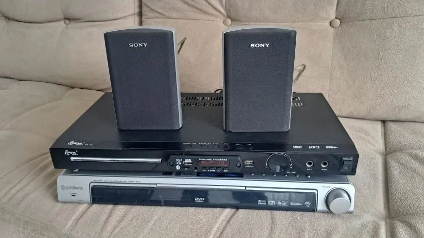 Home teather Gradiente, adaptador bluetooth com 2 caixas Sony.