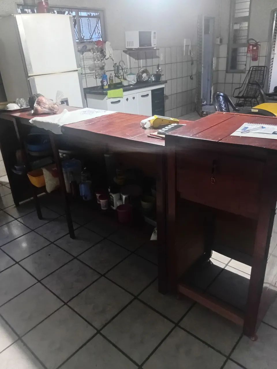 Balcão de madeira rústico para comércio com o caixa. - Foto 4