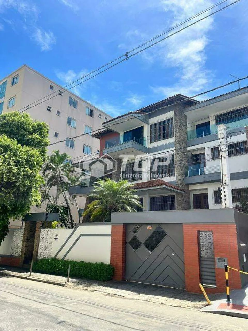 Prédio Residêncial com Área de 640,00 m² constuído de 3 Apartamentos