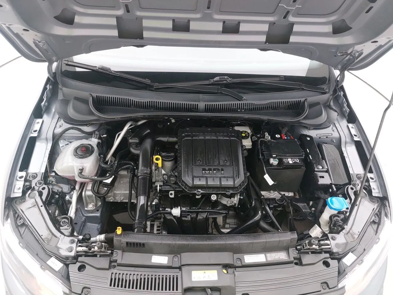 Volkswagen Polo Track 1.0 Flex 12V 5p, foto 10 de 18