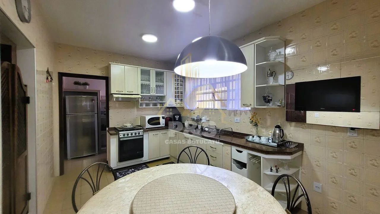 Casa ampla na Vila Sonia, Botucatu. Com 3 dormitórios e muito verde! - Foto 5