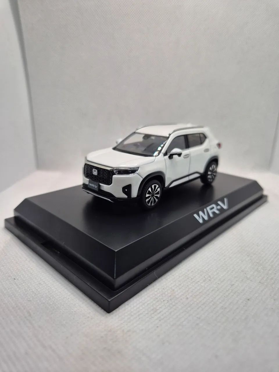 Miniatura Honda WR-V - Escala 1/43 - Marca Hobby Japan - Hobbies e
