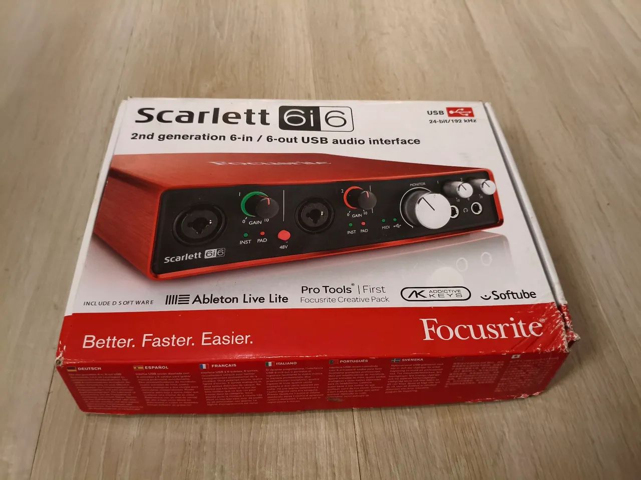 Interface de áudio Focusrite scarlet 6i6
