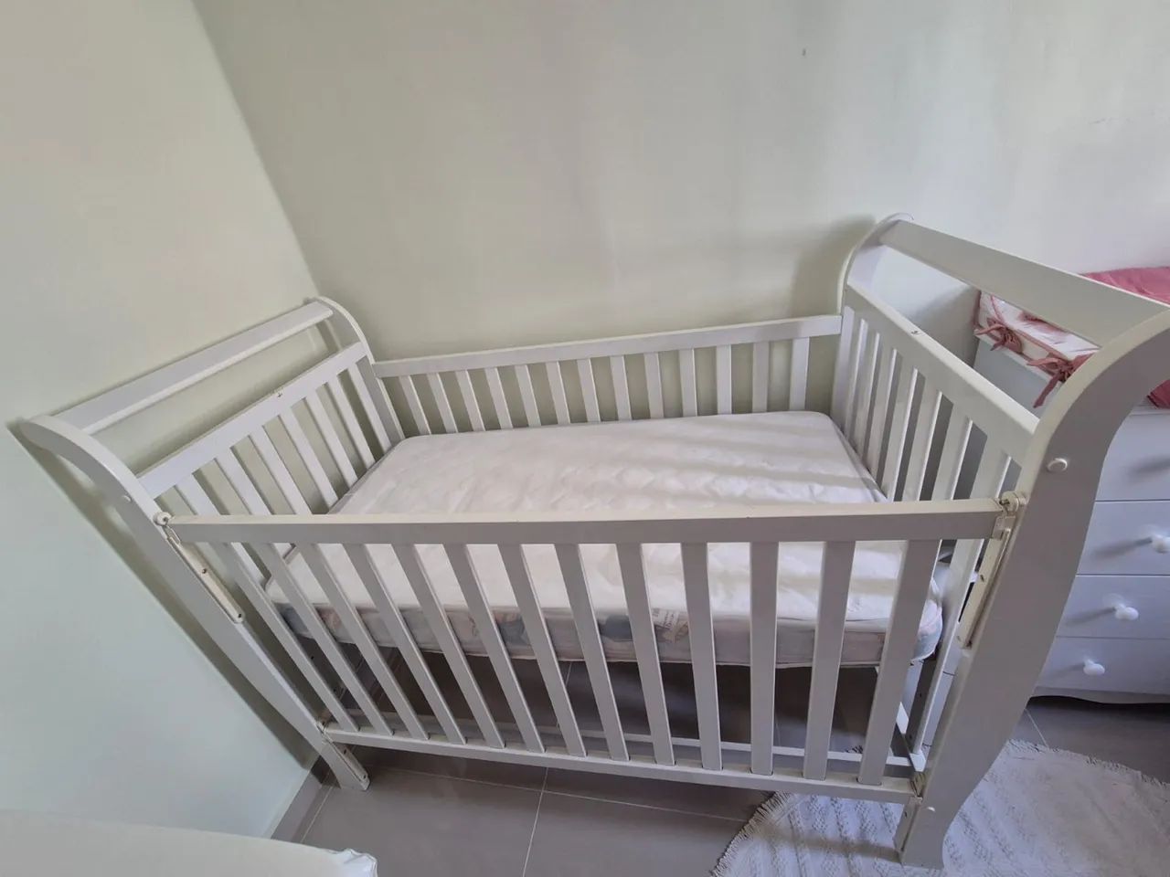 Berço Branco com colchão 