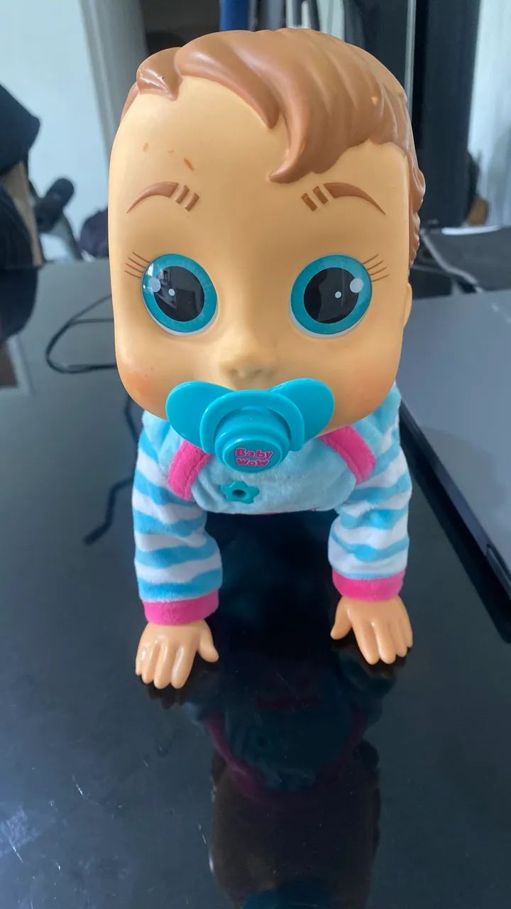 Bebê engatinha Baby wow Charlie 