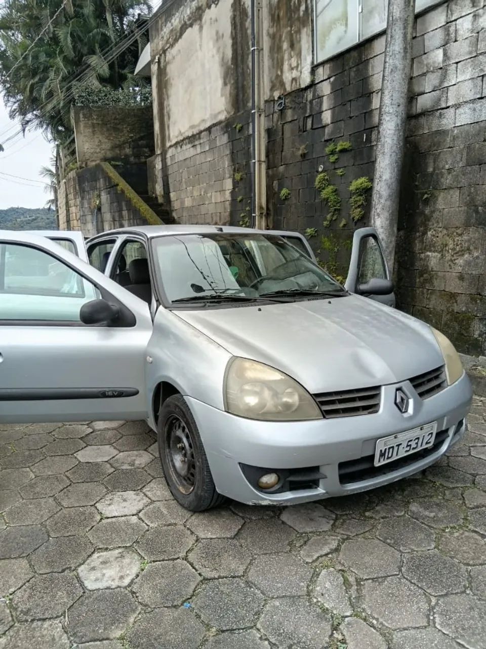 Renault Clio Clio Expression Hi-Flex 1.0 16V 5p 2006