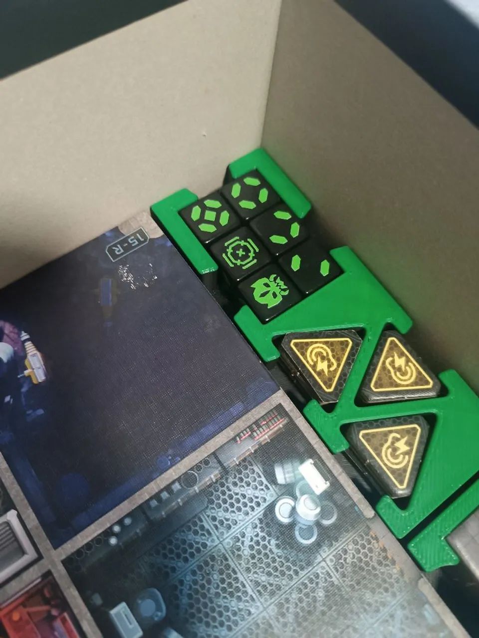 Zombicide Dark Side (Português) com organizador de Tokens e dados