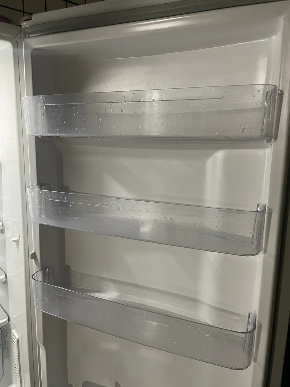 Vende-se geladeira cônsul 2 portas frost free com freezer embaixo  - Foto 5