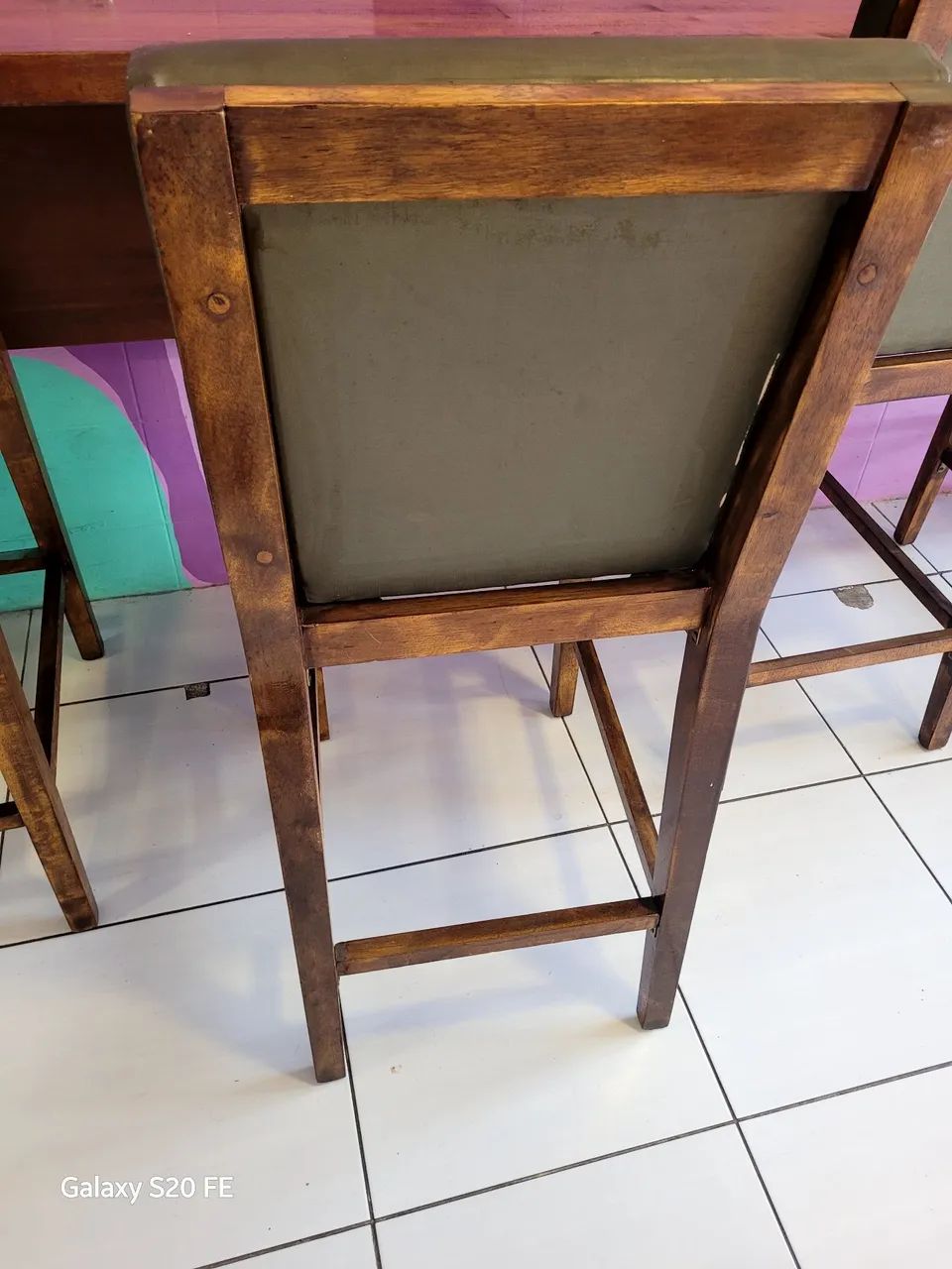 Balcão madeira macissa + Banquetas - Foto 4