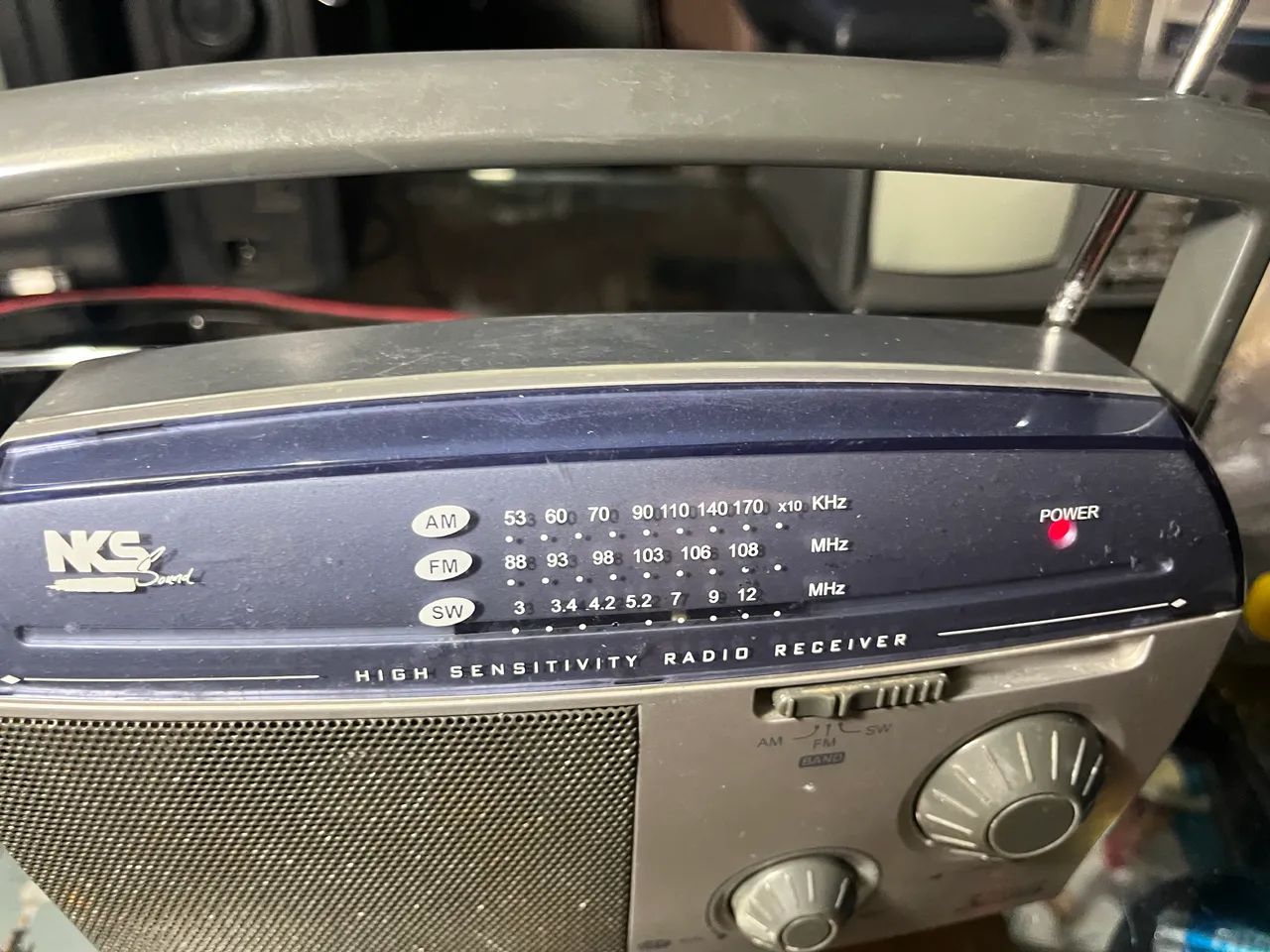 rádio portátil da marca NKS, - Foto 4