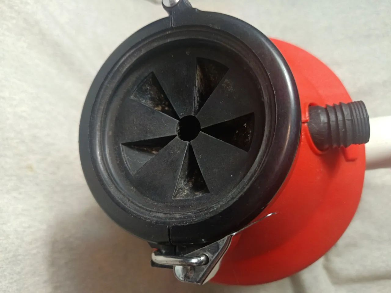 Triturador Franke. O único teste foi ligar na tomada e apertar o botão reset.  Fez som - Foto 4