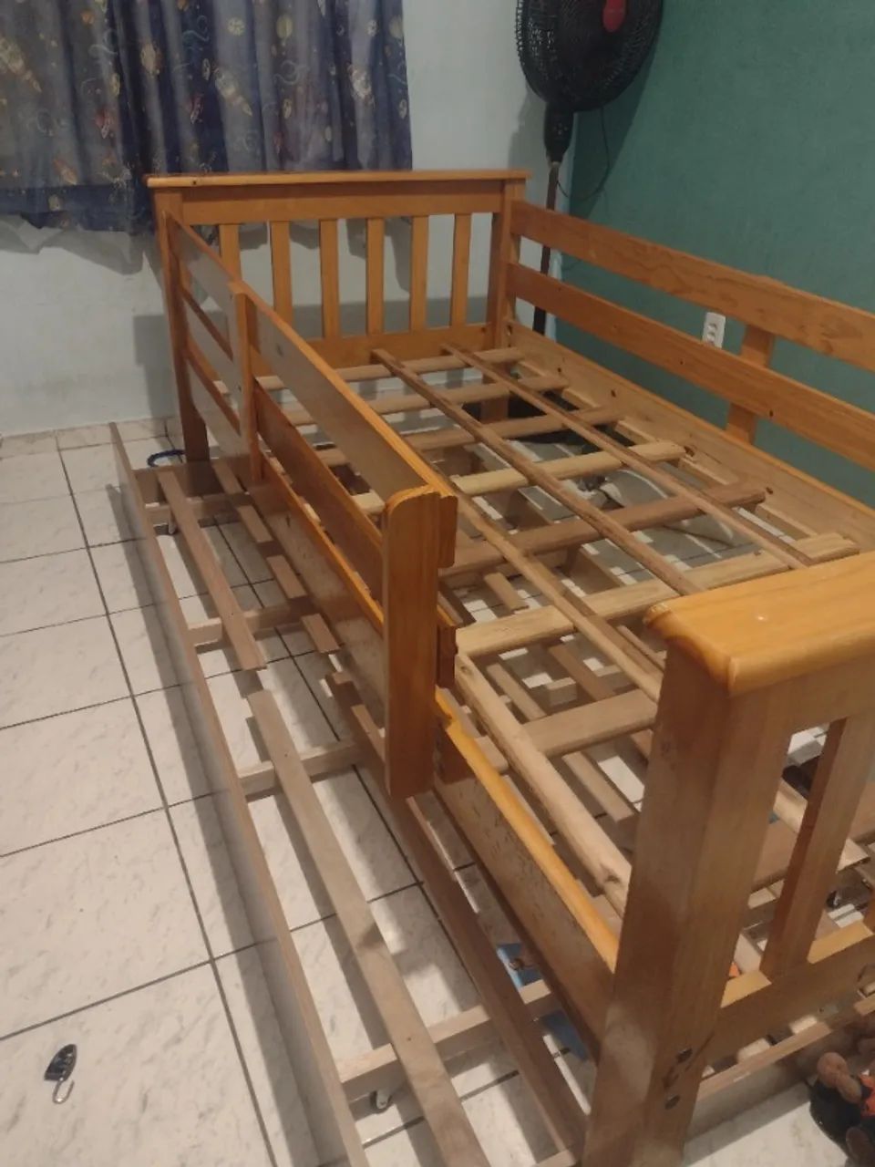 Vendo  2 camas de solteiro por 200 reais. - Foto 2