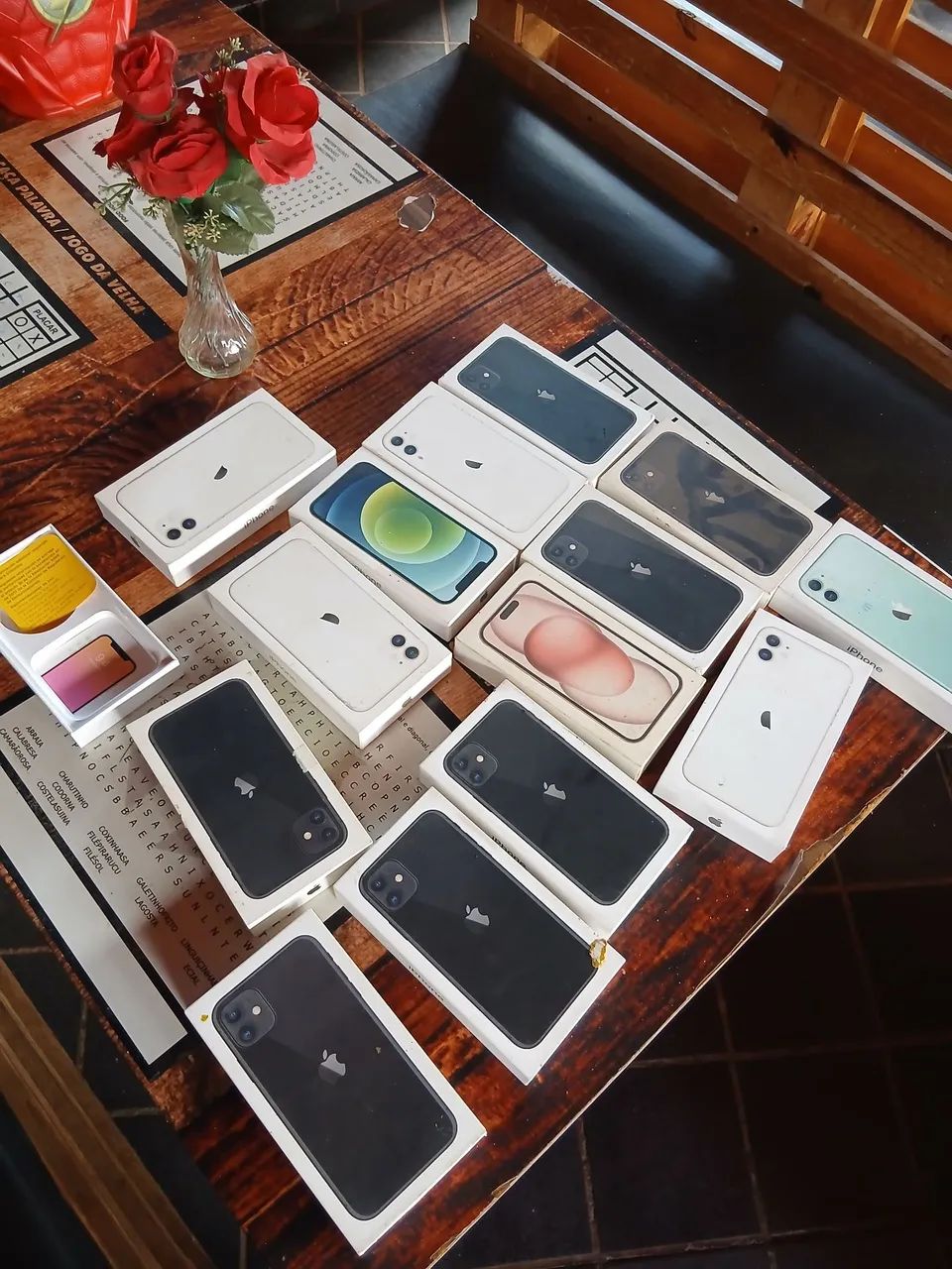 Vendo 14 caixas iphone 11,12 e 15  vazias  - Foto 3