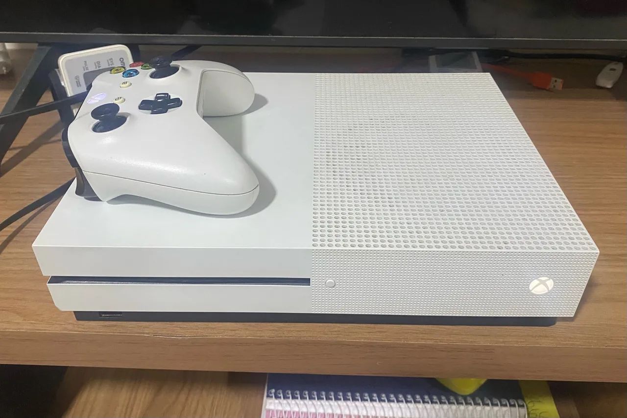 Xbox one s + 4 jogos