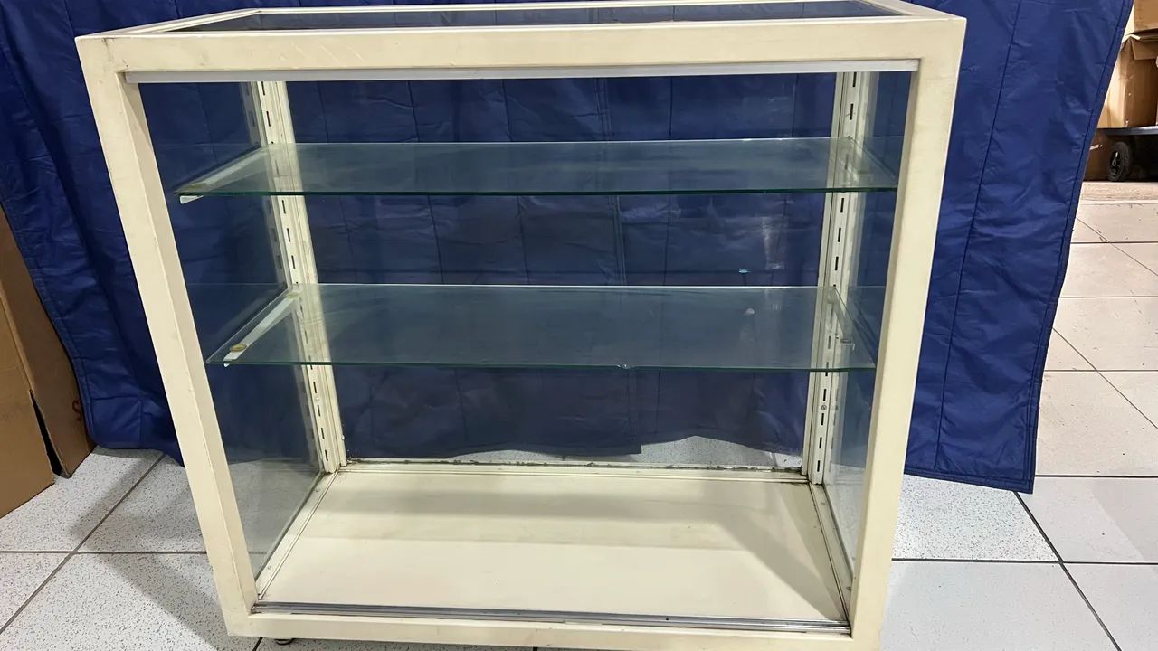 Balcão para Loja de Ferro com Vidros 