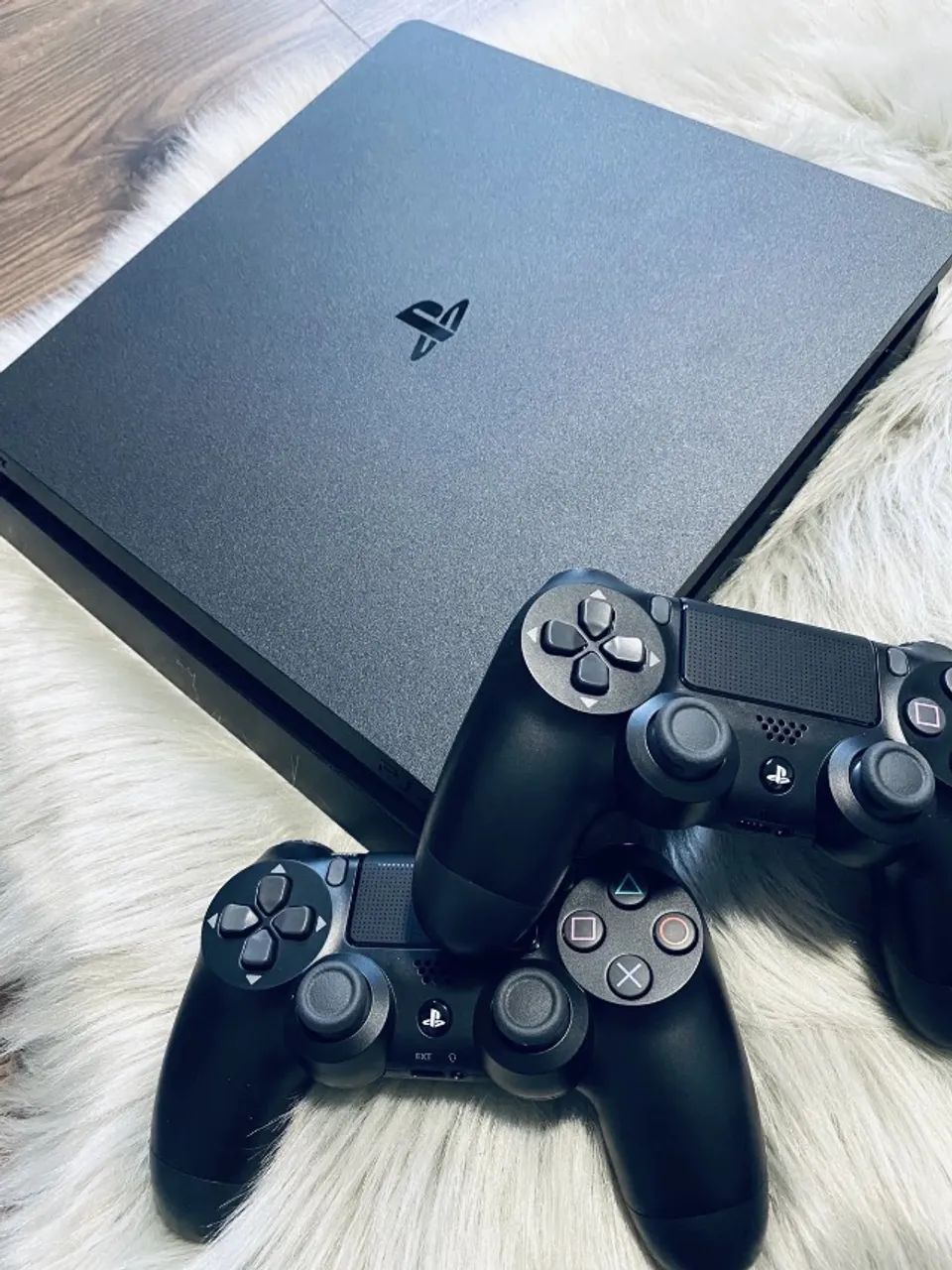 PLAY 4 / 2 CONTROLES- PERFEITO ESTADO 