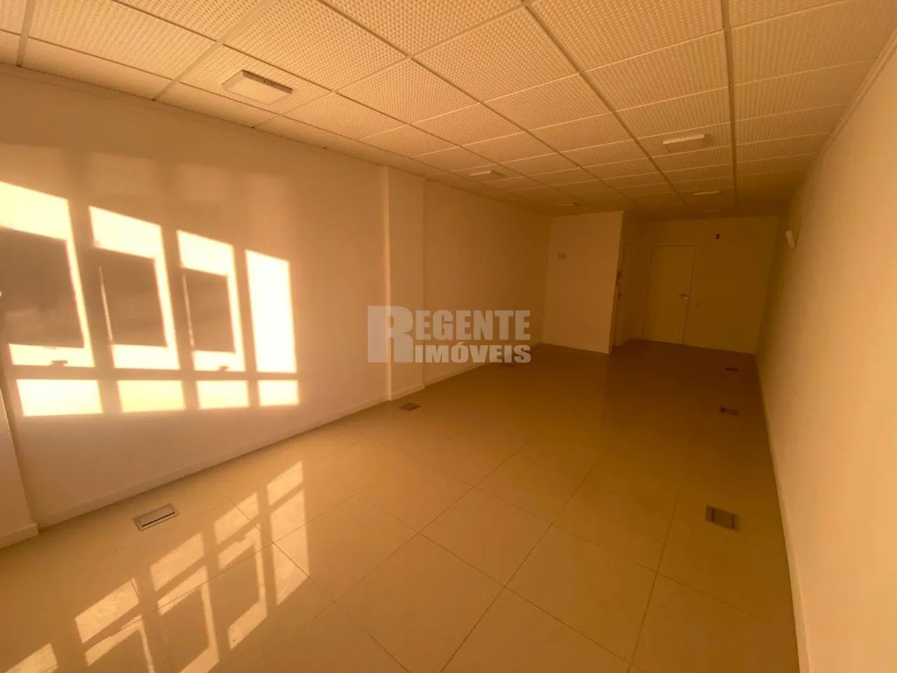 Ótima sala comercial para locação no bairro Itacorubi! - Foto 3