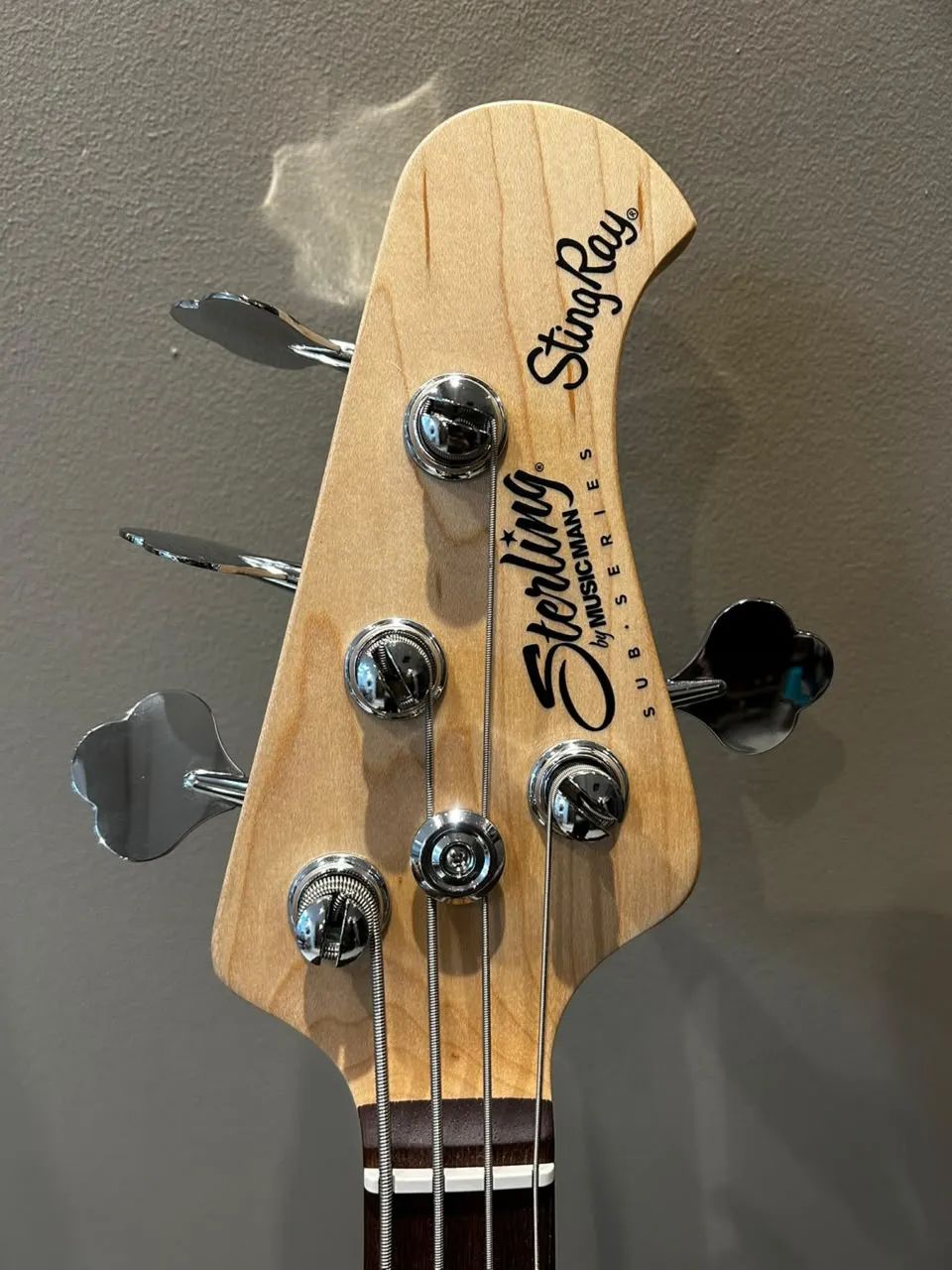 Sterling Ray 4 music man - Instrumentos musicais - Adrianópolis